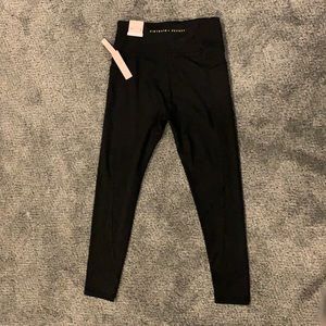 Victoria Secret Incredible Essential Legging NWT